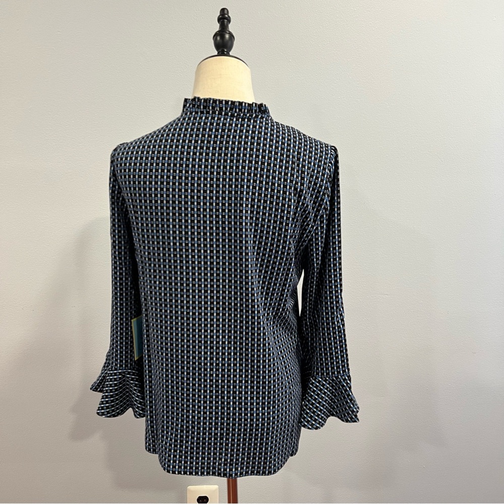 CeCe Garden Geometric Print Blouse In Cerulean Dusk - New With Tag - Reemoly - Picture 9 of 13